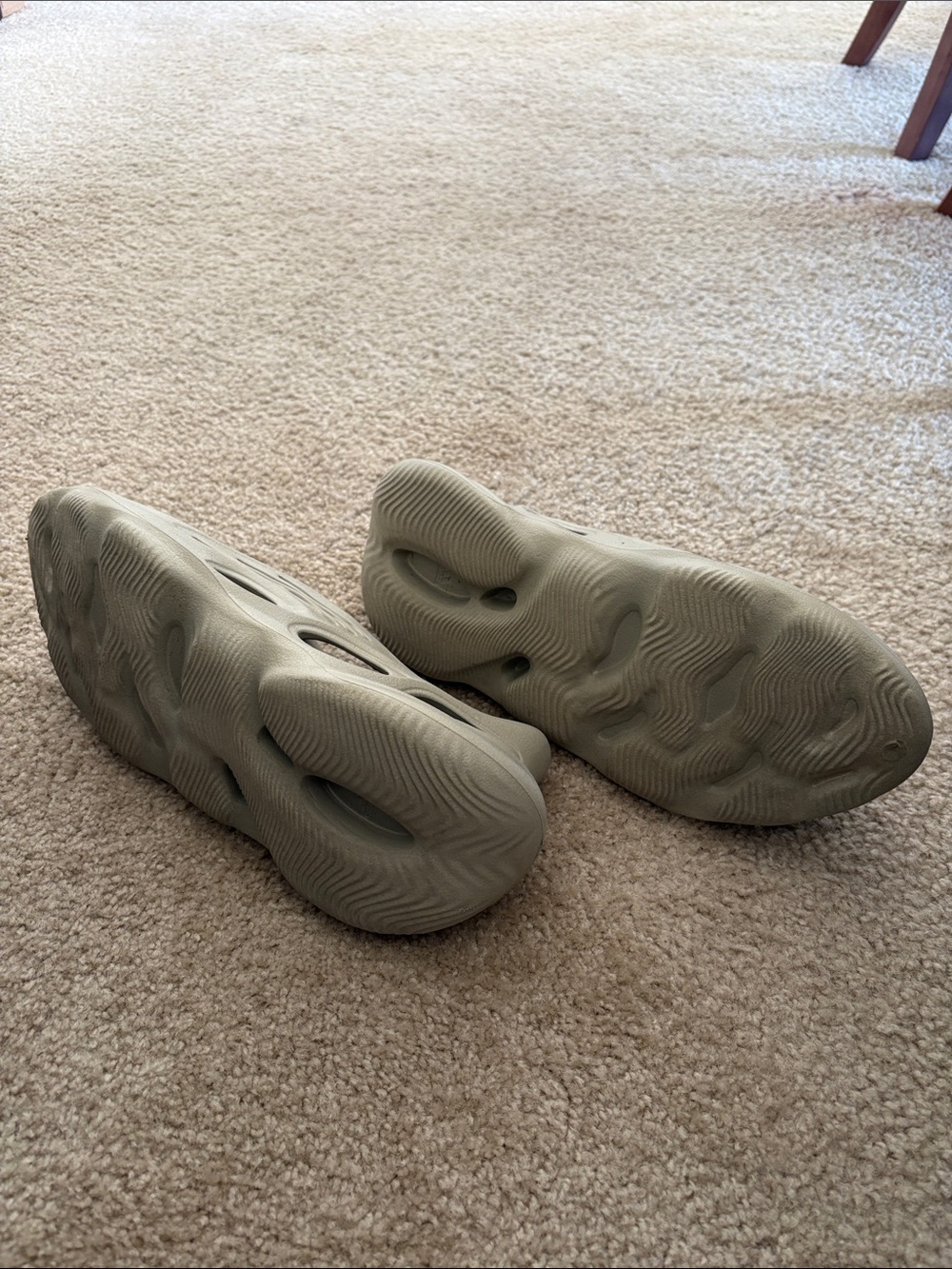 YEEZY FOAM RUNNER - Picture 2 of 3
